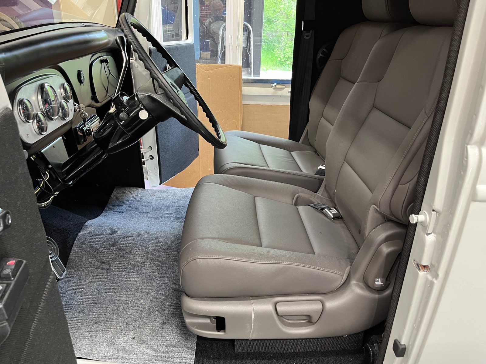 Ford-PANEL-WAGON-1935-7