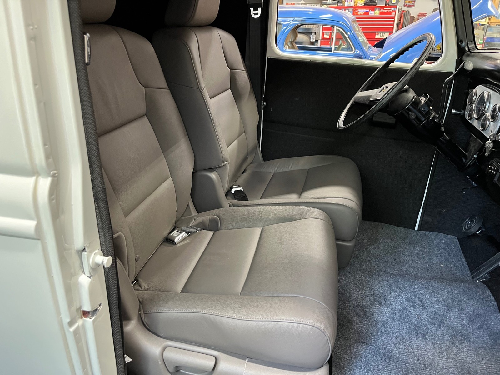 Ford-PANEL-WAGON-1935-9