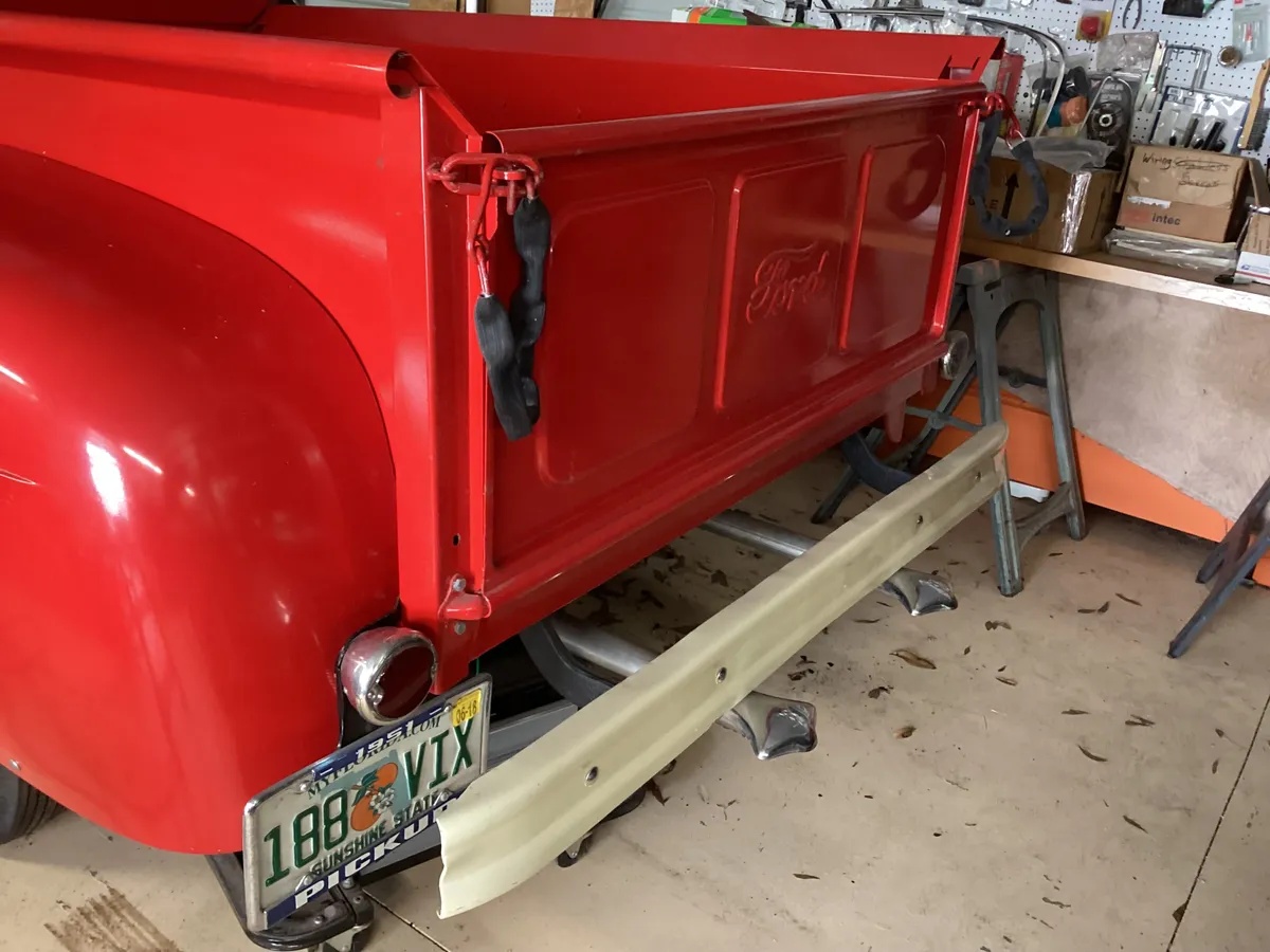 Ford-Pickup-1951-Red-Black-11
