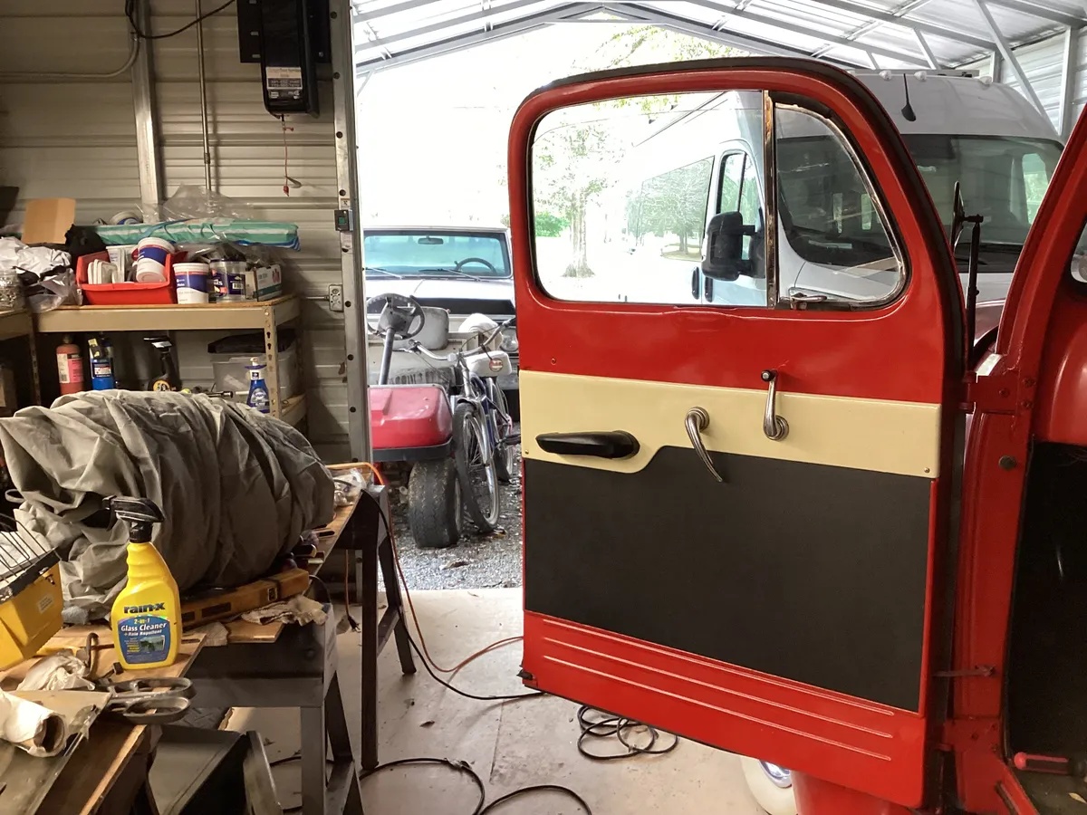 Ford-Pickup-1951-Red-Black-6