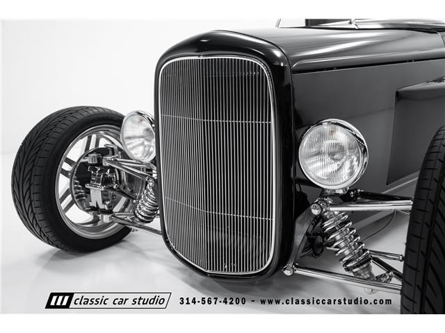 Ford-Roadster-1932-2dr-Car-5