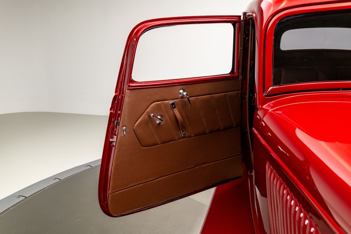 Ford-Sedan-1934-Sedan-38