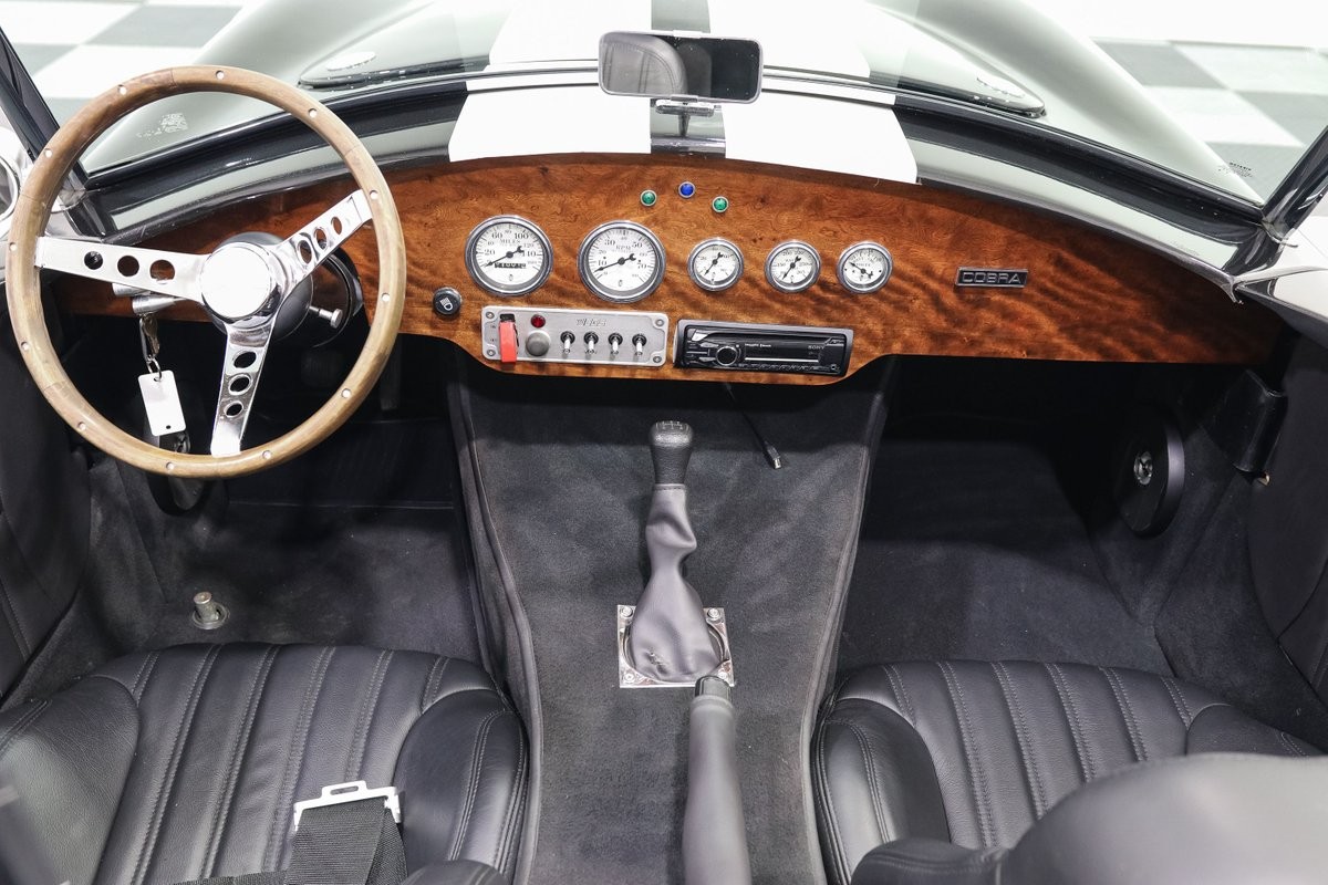 Ford-Shelby-Cobra-1966-Roadster-16