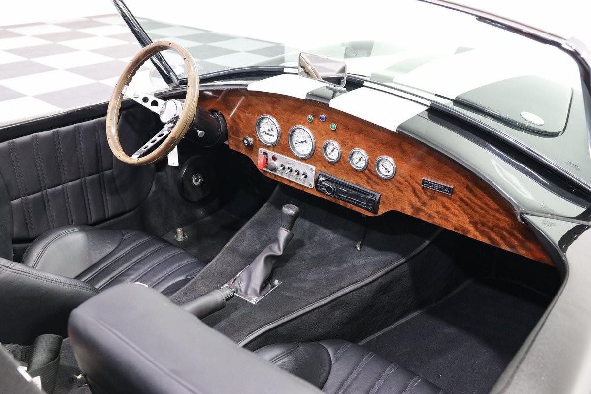 Ford-Shelby-Cobra-1966-Roadster-17