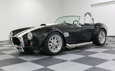 Ford-Shelby-Cobra-1966-Roadster-2