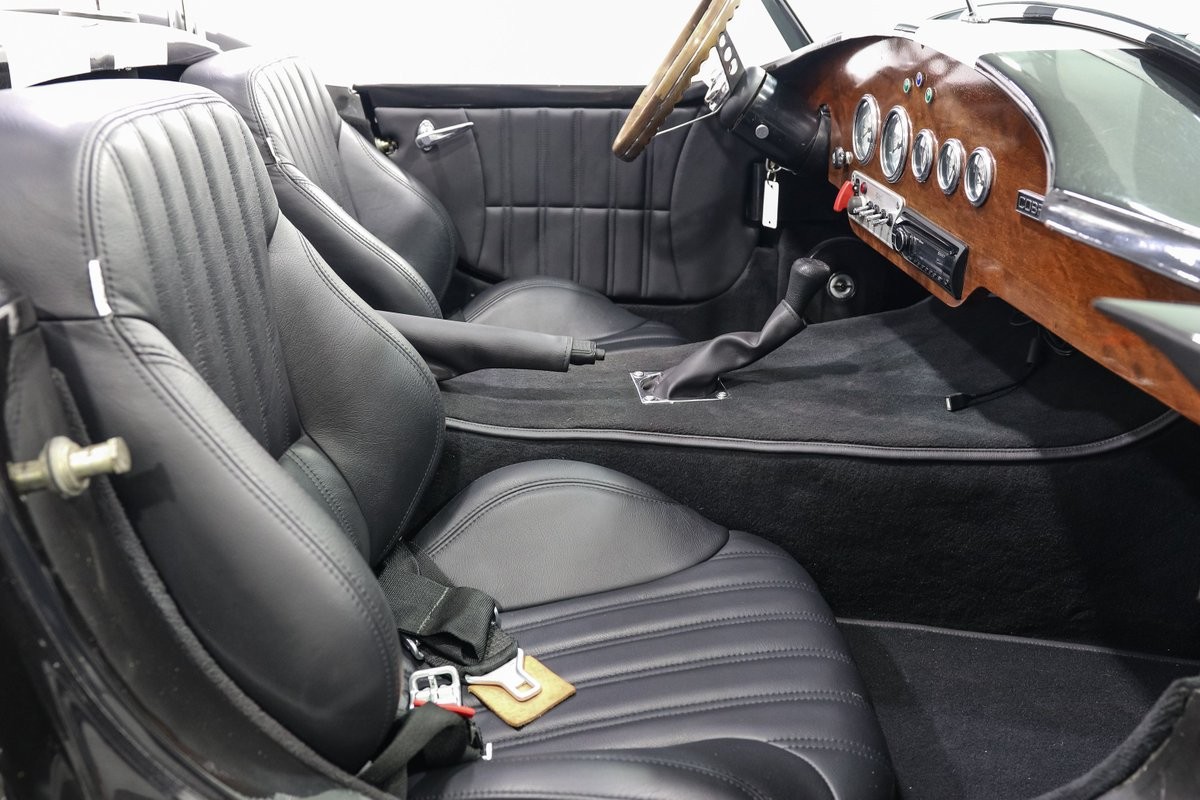 Ford-Shelby-Cobra-1966-Roadster-21