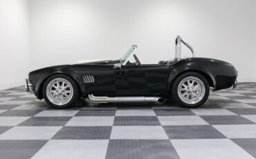 Ford-Shelby-Cobra-1966-Roadster-3