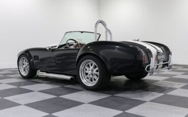 Ford-Shelby-Cobra-1966-Roadster-4