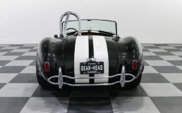 Ford-Shelby-Cobra-1966-Roadster-5