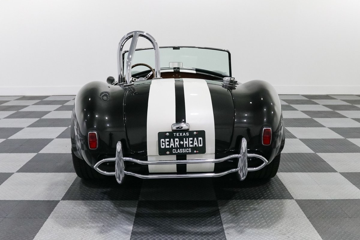 Ford-Shelby-Cobra-1966-Roadster-5