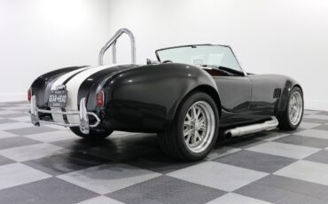 Ford-Shelby-Cobra-1966-Roadster-6