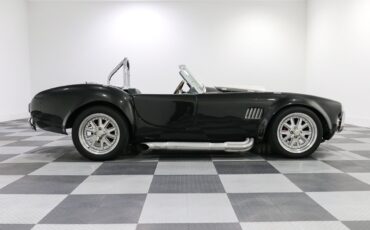 Ford-Shelby-Cobra-1966-Roadster-7