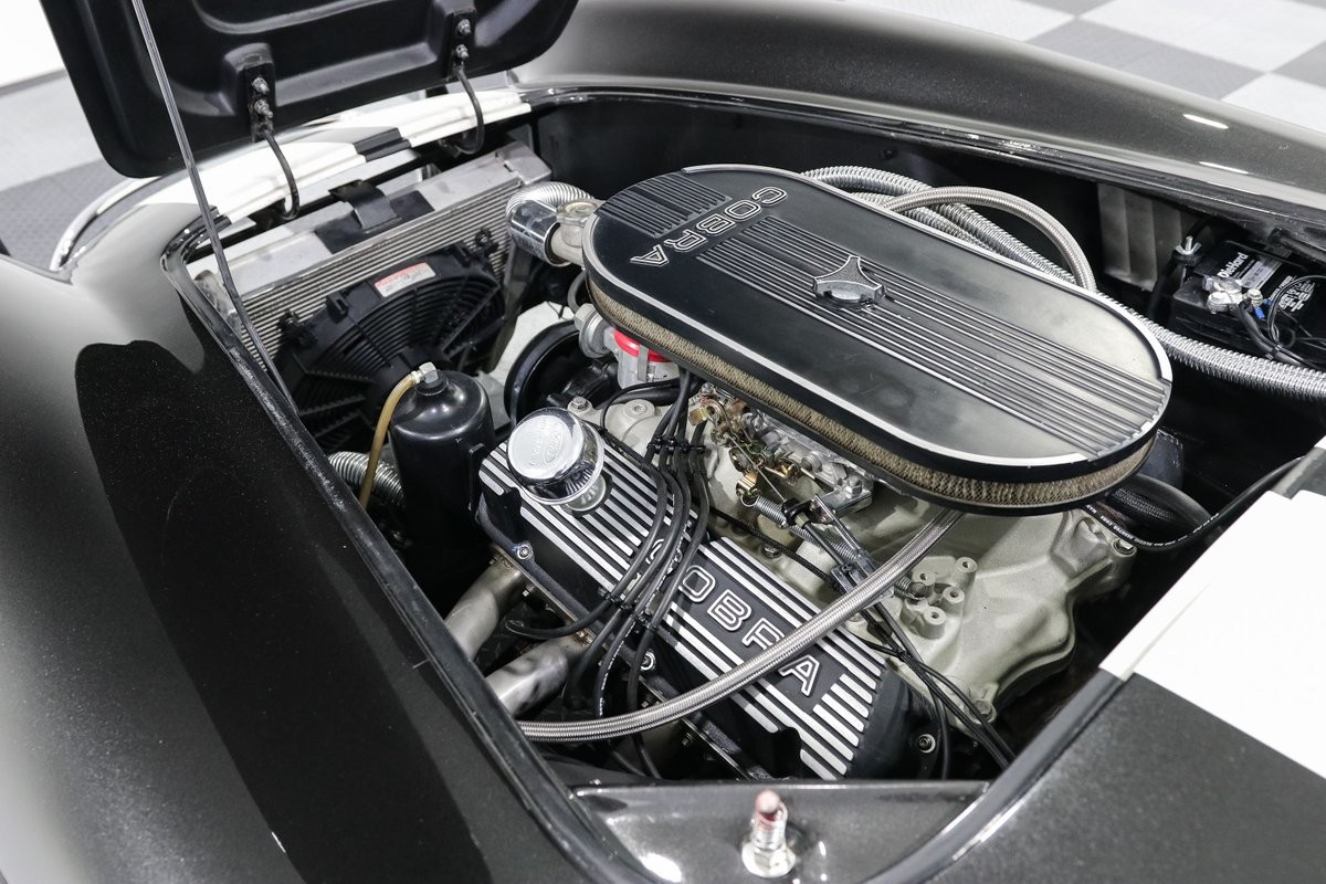 Ford-Shelby-Cobra-1966-Roadster-8