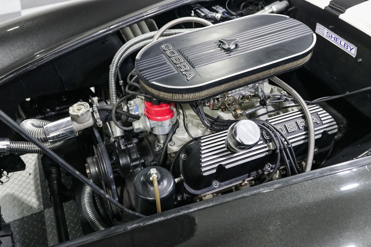 Ford-Shelby-Cobra-1966-Roadster-9