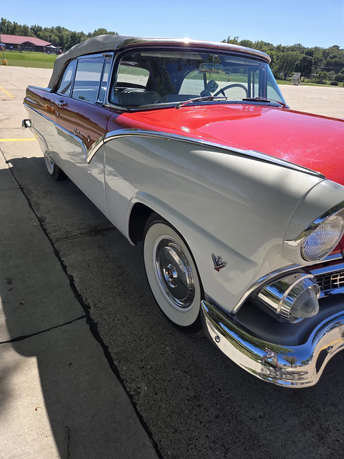 Ford-Sunliner-1955-Red-And-While-Red-And-White-11