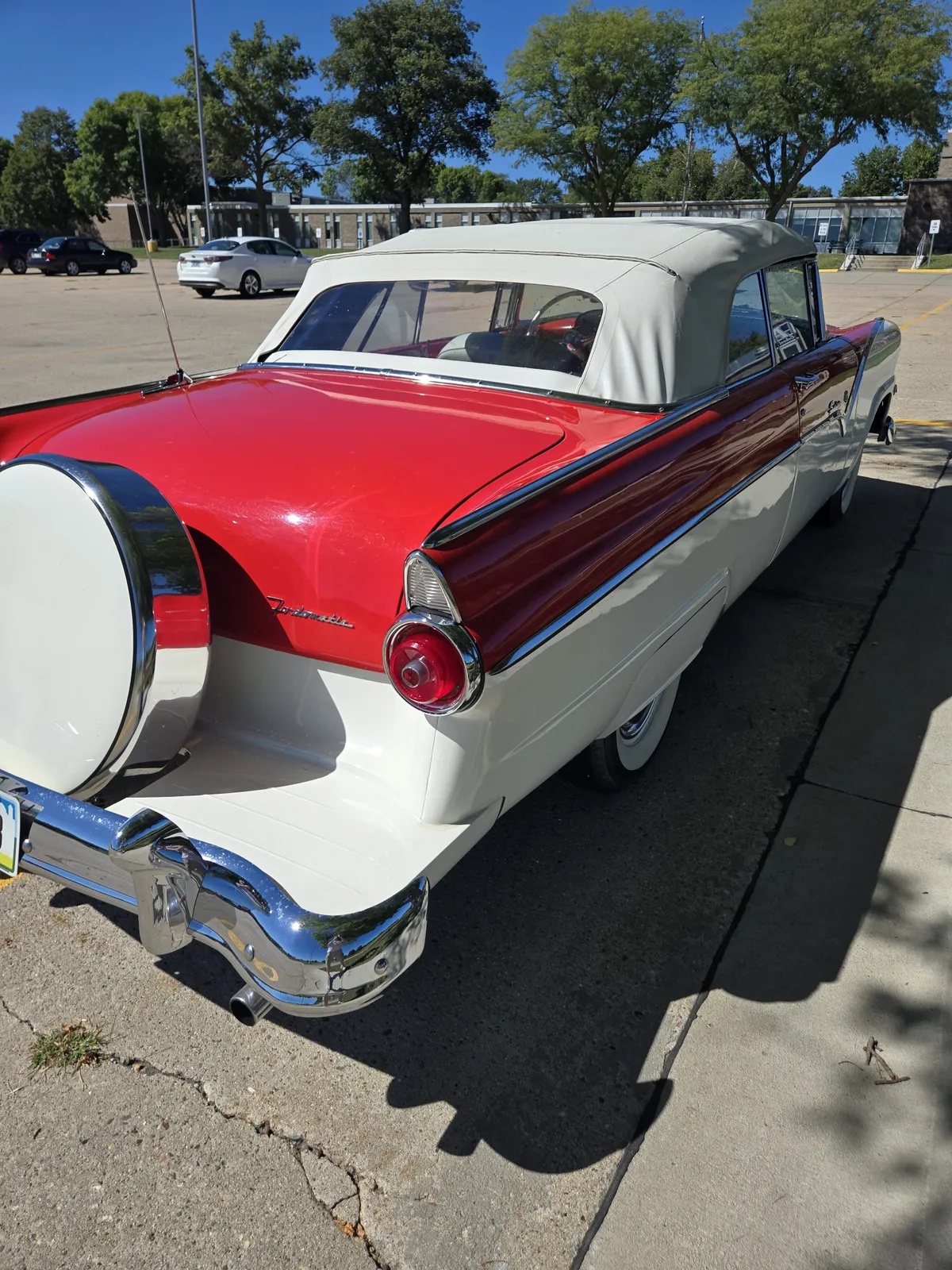Ford-Sunliner-1955-Red-And-While-Red-And-White-14