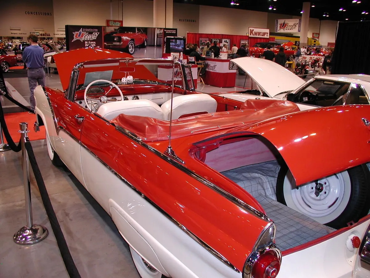 Ford-Sunliner-1955-Red-And-While-Red-And-White-3