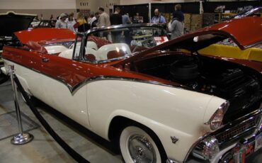 Ford-Sunliner-1955-Red-And-While-Red-And-White