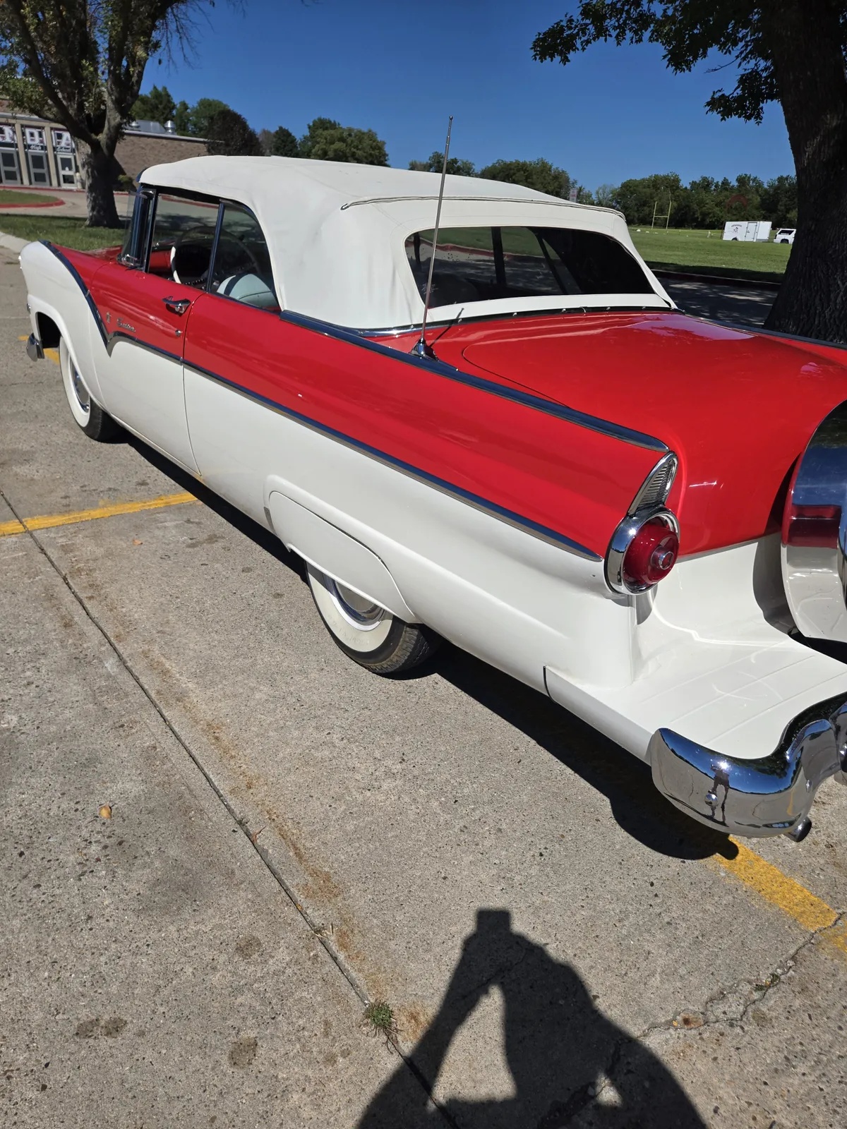 Ford-Sunliner-1955-Red-And-While-Red-And-White-8