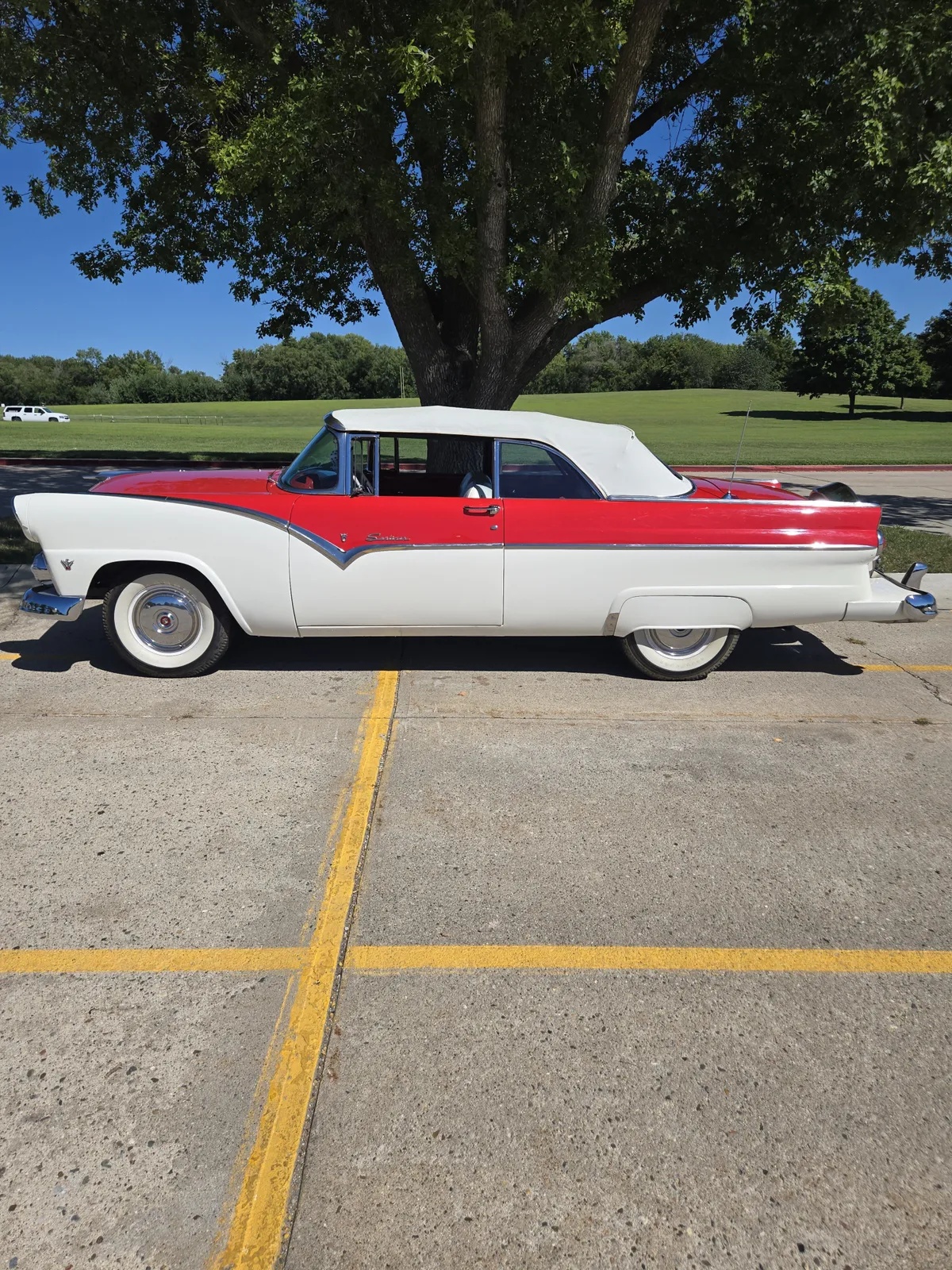 Ford-Sunliner-1955-Red-And-While-Red-And-White-9