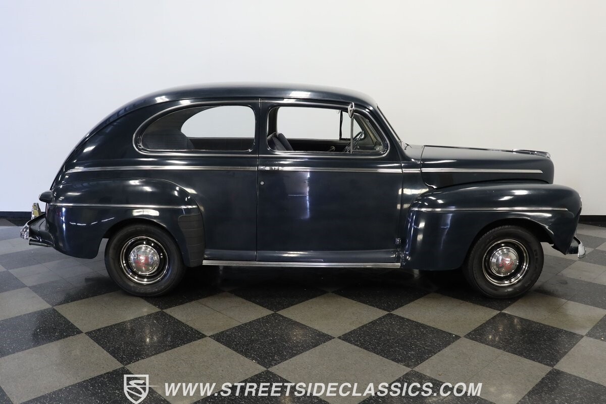 Ford-Super-Deluxe-1946-Sedan-12