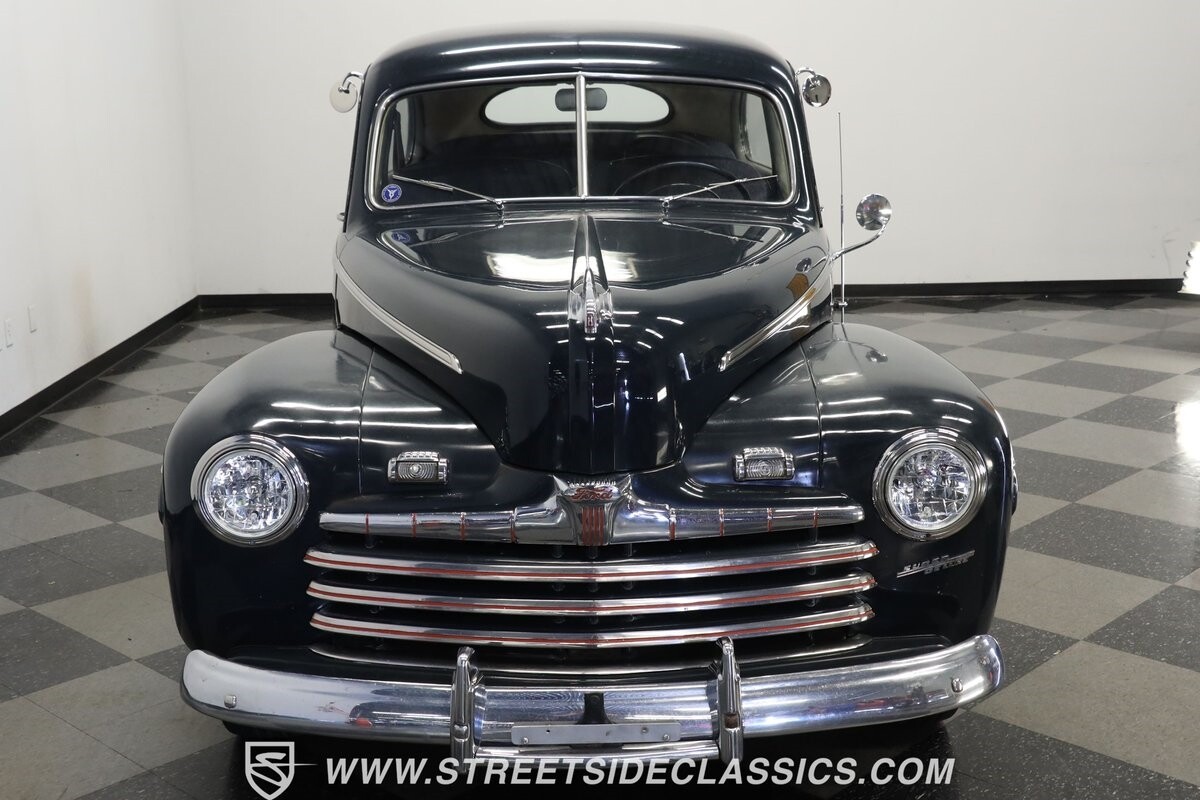 Ford-Super-Deluxe-1946-Sedan-15