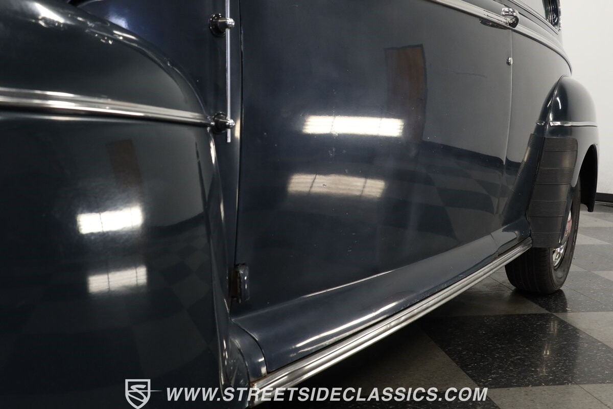 Ford-Super-Deluxe-1946-Sedan-21