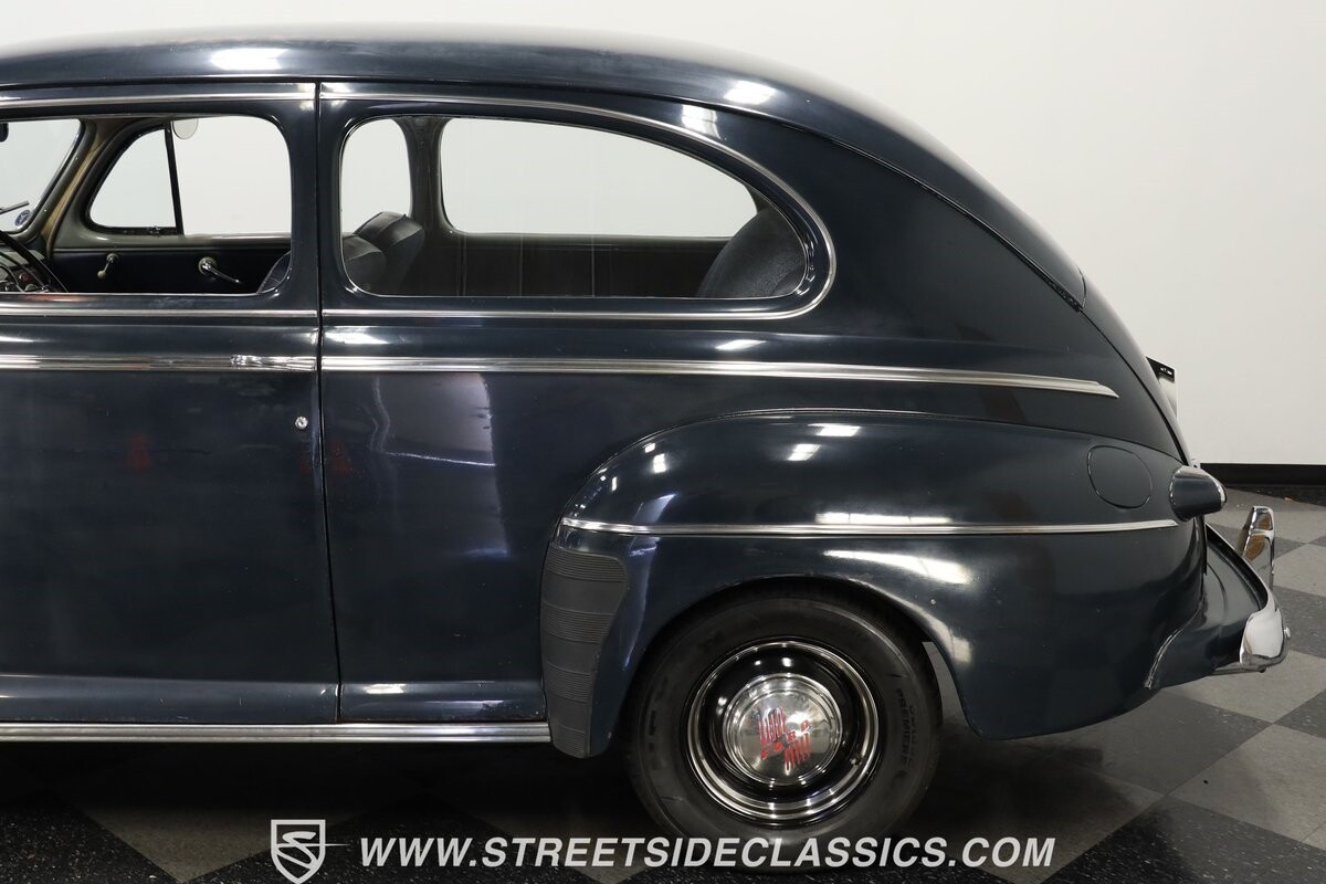 Ford-Super-Deluxe-1946-Sedan-23