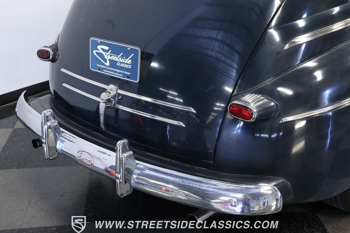 Ford-Super-Deluxe-1946-Sedan-24