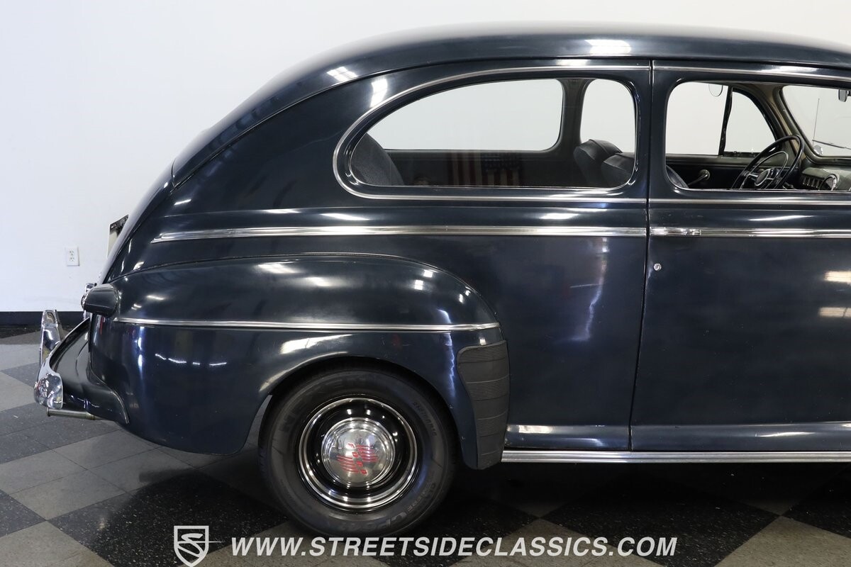Ford-Super-Deluxe-1946-Sedan-27
