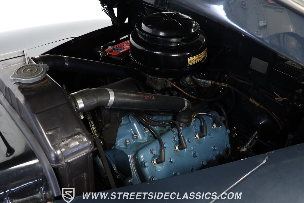 Ford-Super-Deluxe-1946-Sedan-3