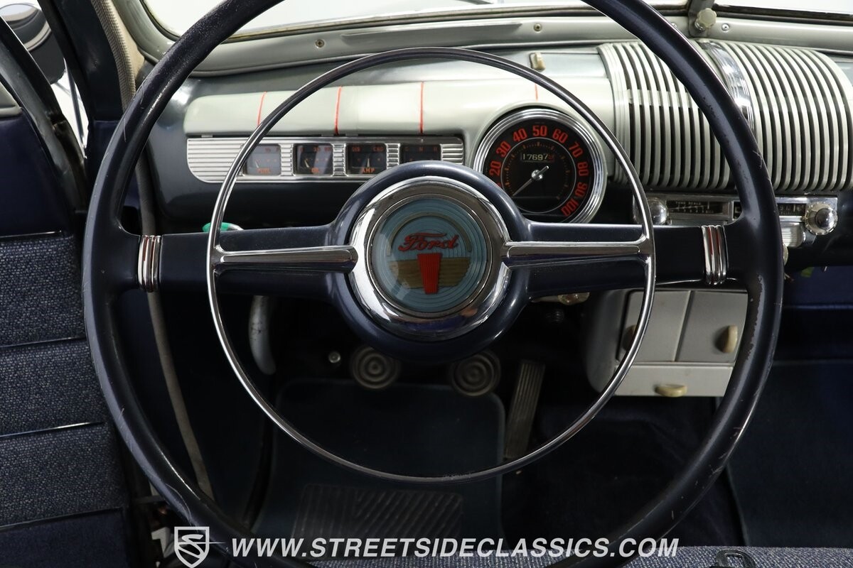 Ford-Super-Deluxe-1946-Sedan-36