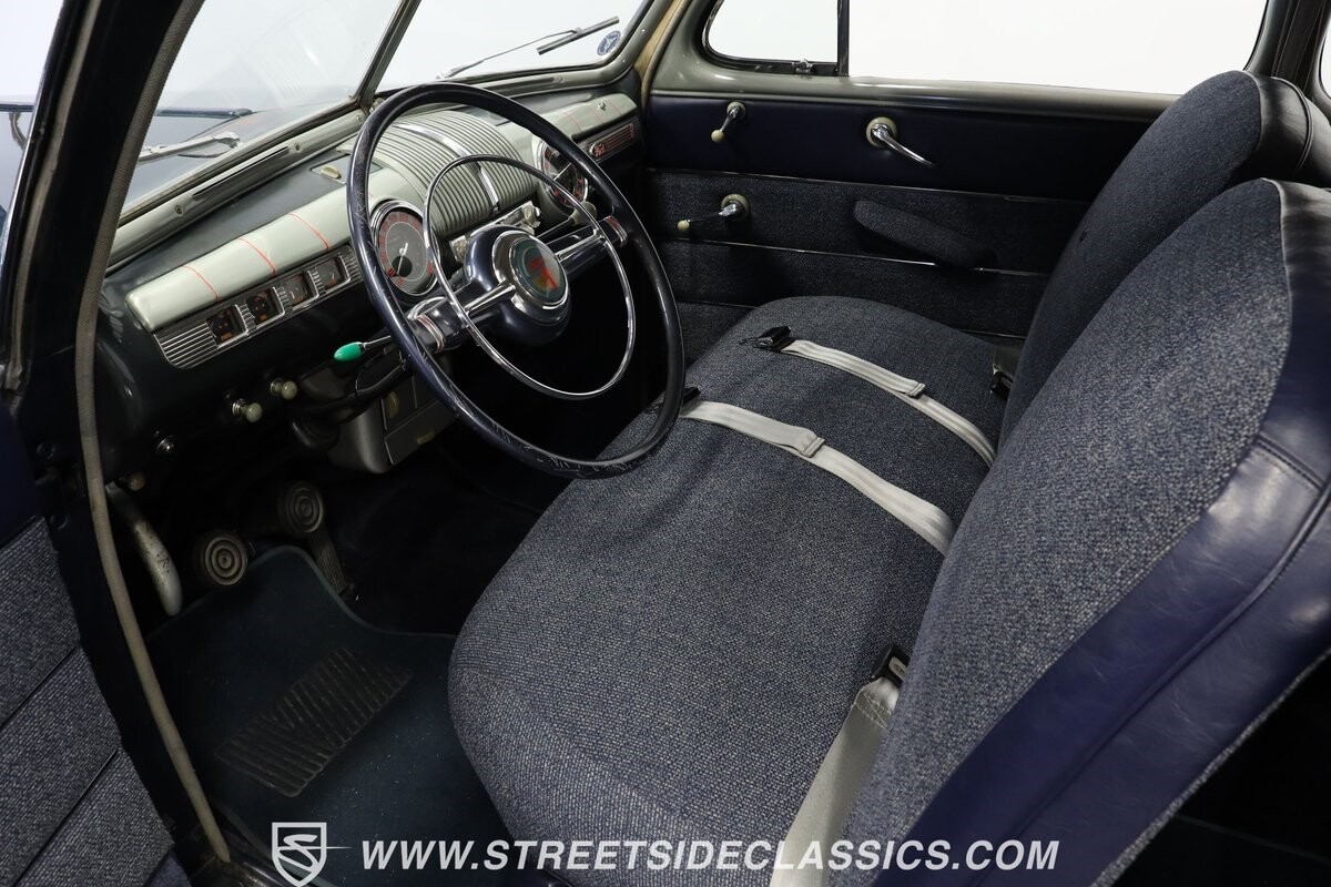 Ford-Super-Deluxe-1946-Sedan-4