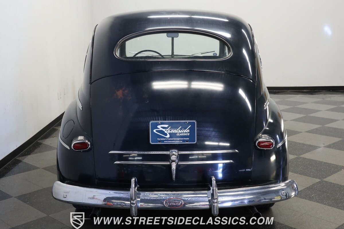 Ford-Super-Deluxe-1946-Sedan-8