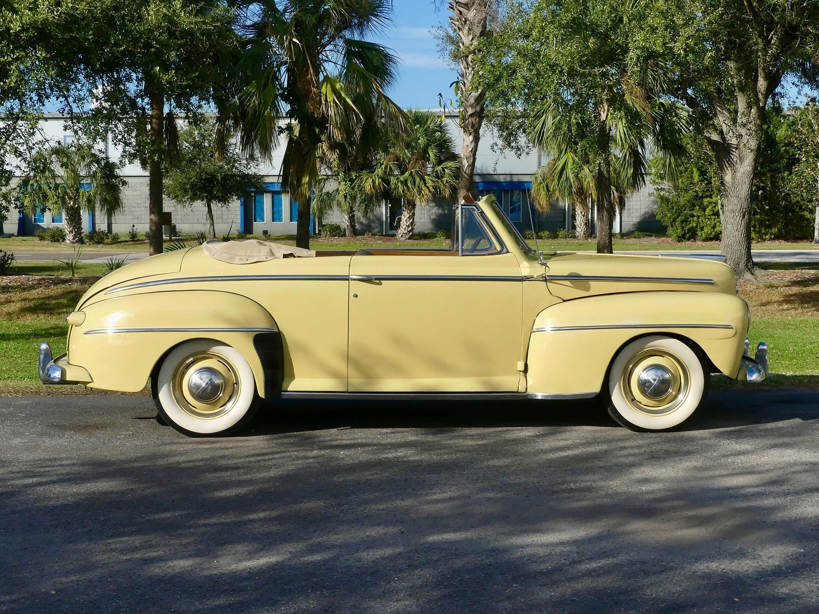 Ford-Super-Deluxe-1948-Convertible-22