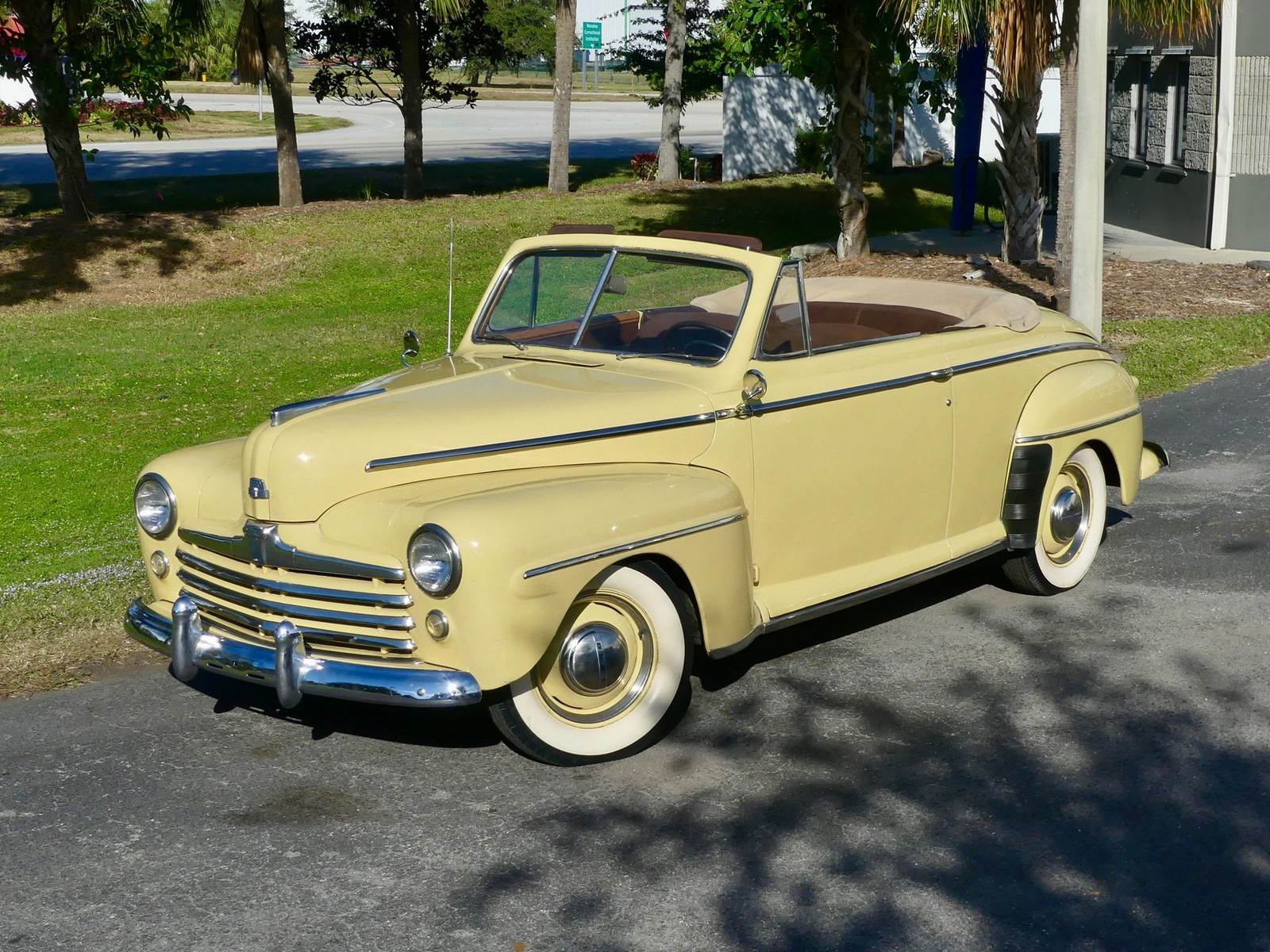 Ford-Super-Deluxe-1948-Convertible-8