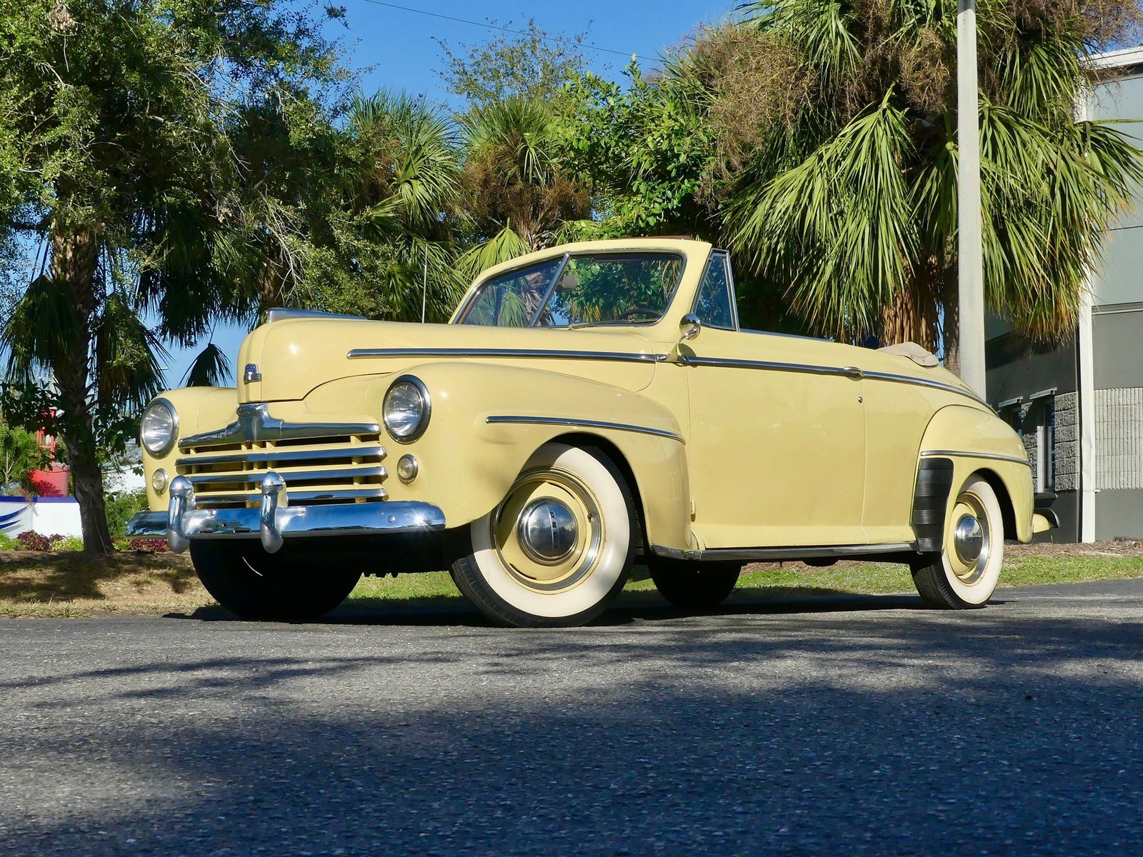 Ford-Super-Deluxe-1948-Convertible-9
