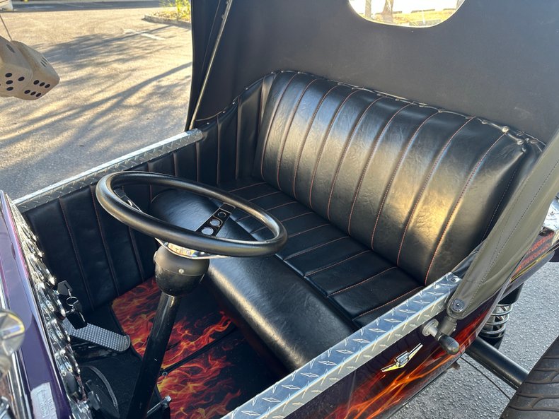 Ford-T-bucket-1923-Deep-Purple-Metallic-Black-3