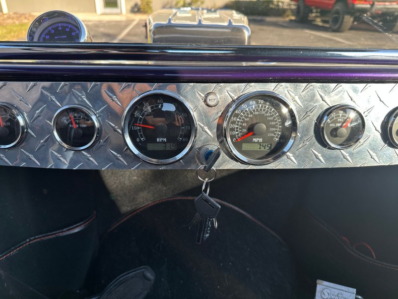 Ford-T-bucket-1923-Deep-Purple-Metallic-Black-4