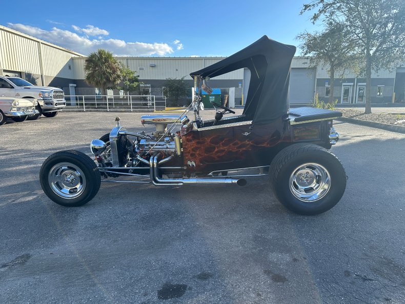 Ford-T-bucket-1923-Deep-Purple-Metallic-Black-5