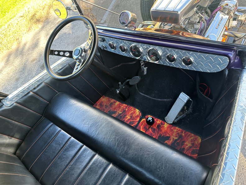 Ford-T-bucket-1923-Deep-Purple-Metallic-Black