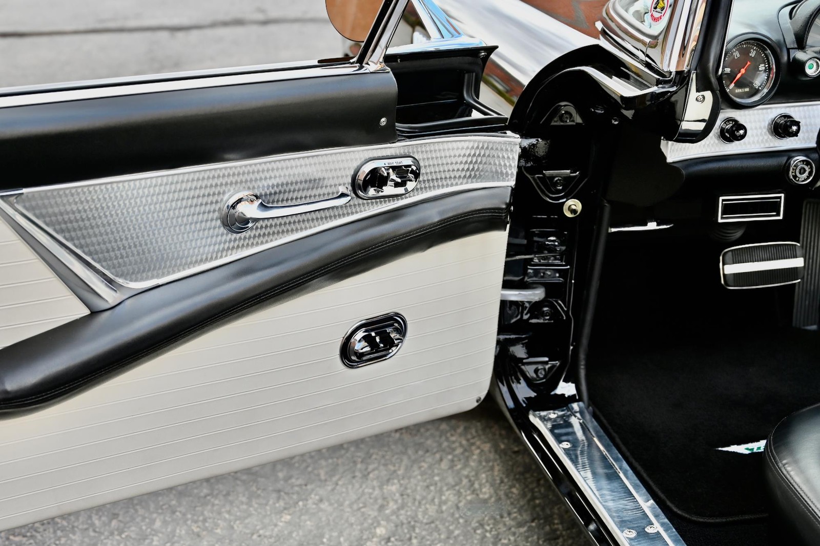 Ford-Thunderbird-1955-32