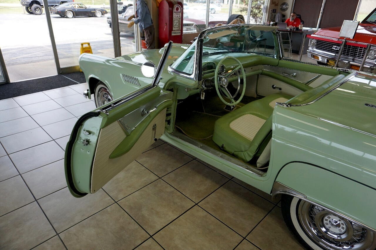 Ford-Thunderbird-1956-Classic-Car-19