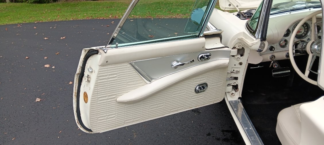 Ford-Thunderbird-1957-Convertible-11