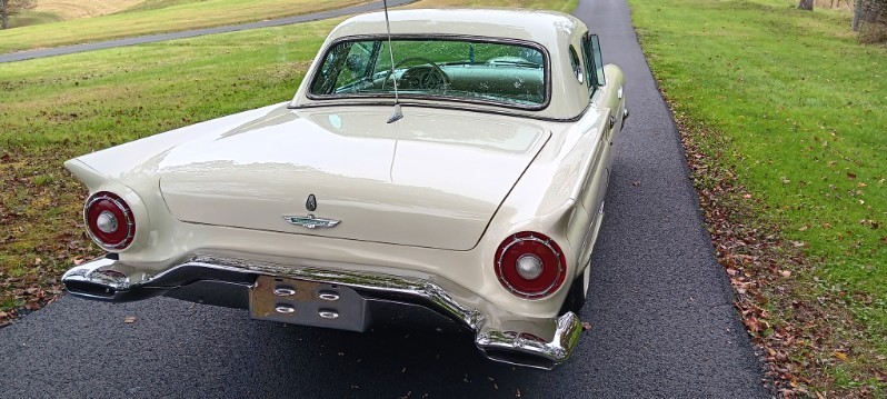 Ford-Thunderbird-1957-Convertible-2
