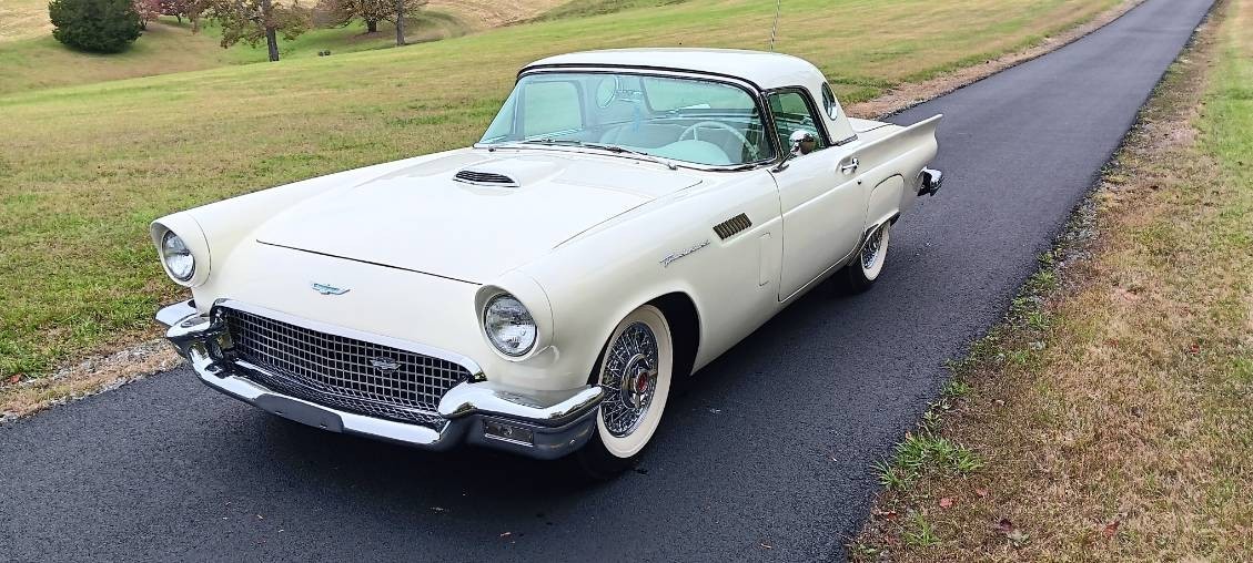 Ford-Thunderbird-1957-Convertible-26