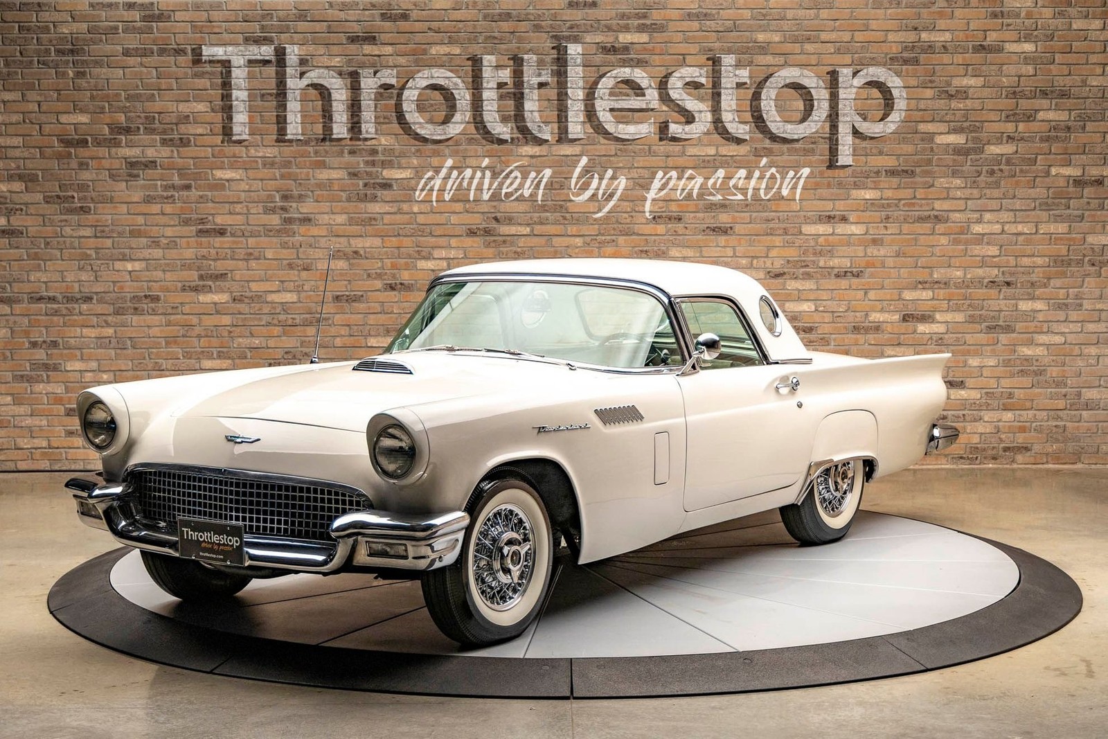 Ford-Thunderbird-1957-Convertible-3