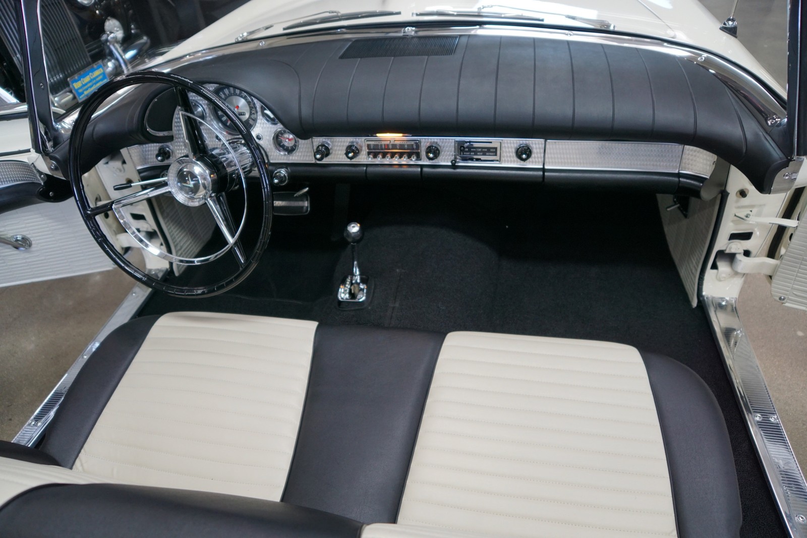 Ford-Thunderbird-1957-Convertible-31