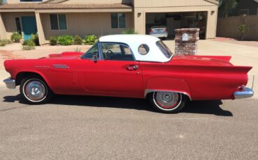 Ford-Thunderbird-1957-Red-Black-and-White-3