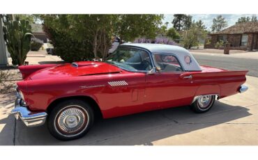 Ford-Thunderbird-1957-Red-Black-and-White